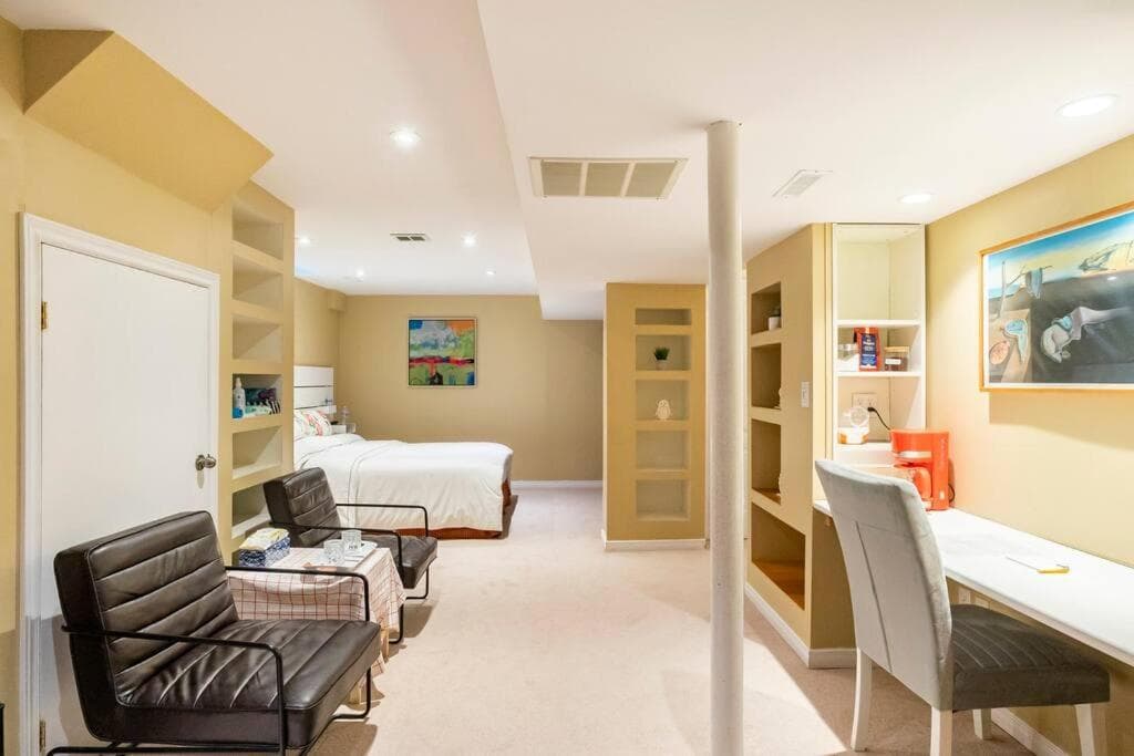 Cozy basement apartment in Newmarket
