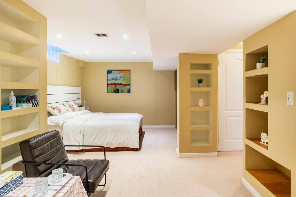 Cozy basement apartment in Newmarket