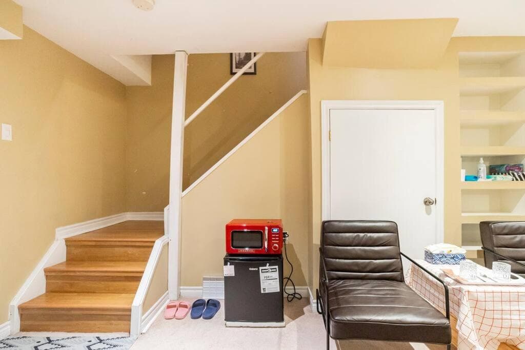 Cozy basement apartment in Newmarket