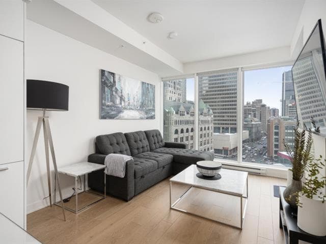 Spectacular Skyline Views - Downtown Montreal - Luxury Condo & Penthouse