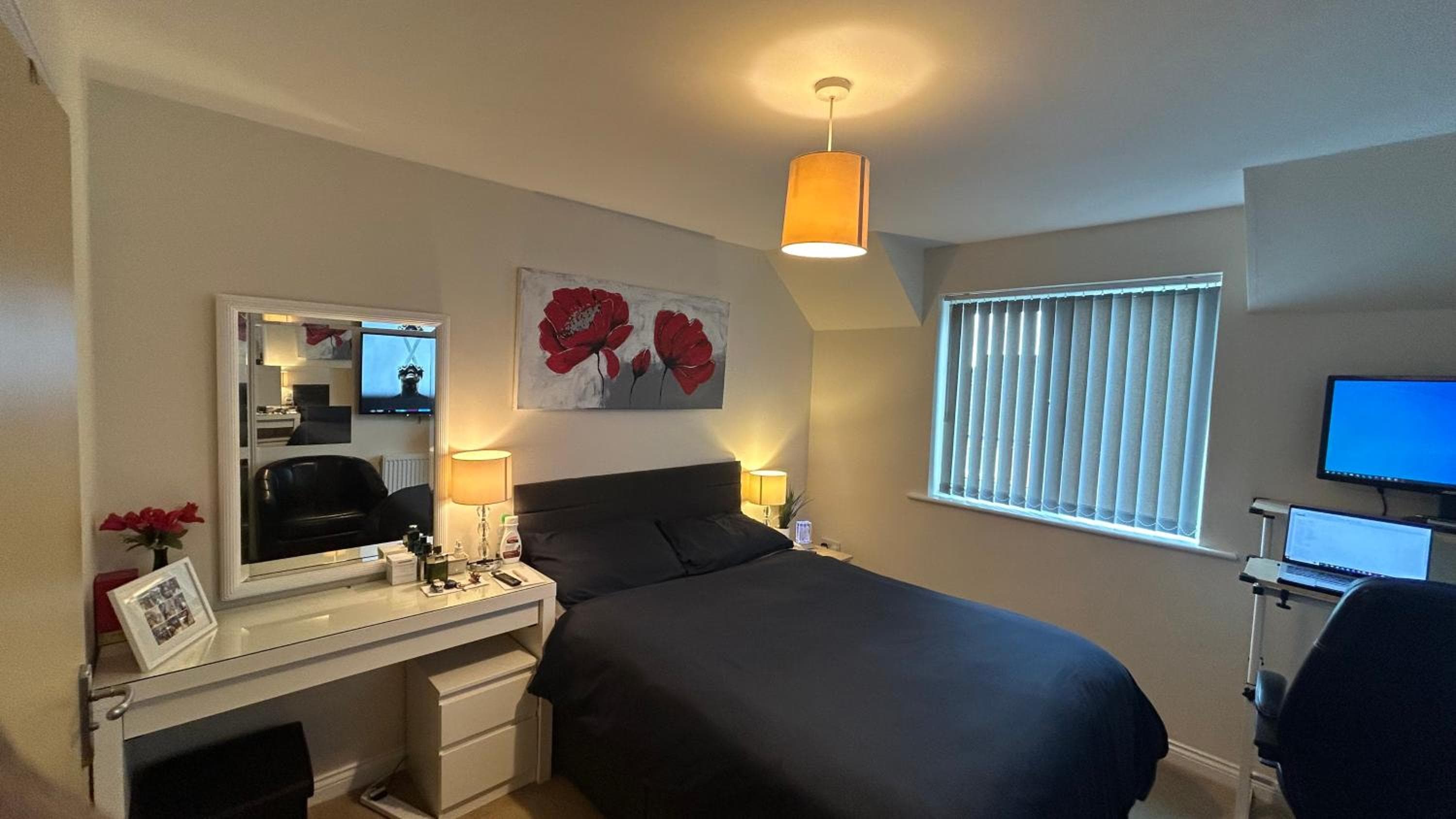 Ensuite Double Bedroom in a 2 bed Spacious Apartment