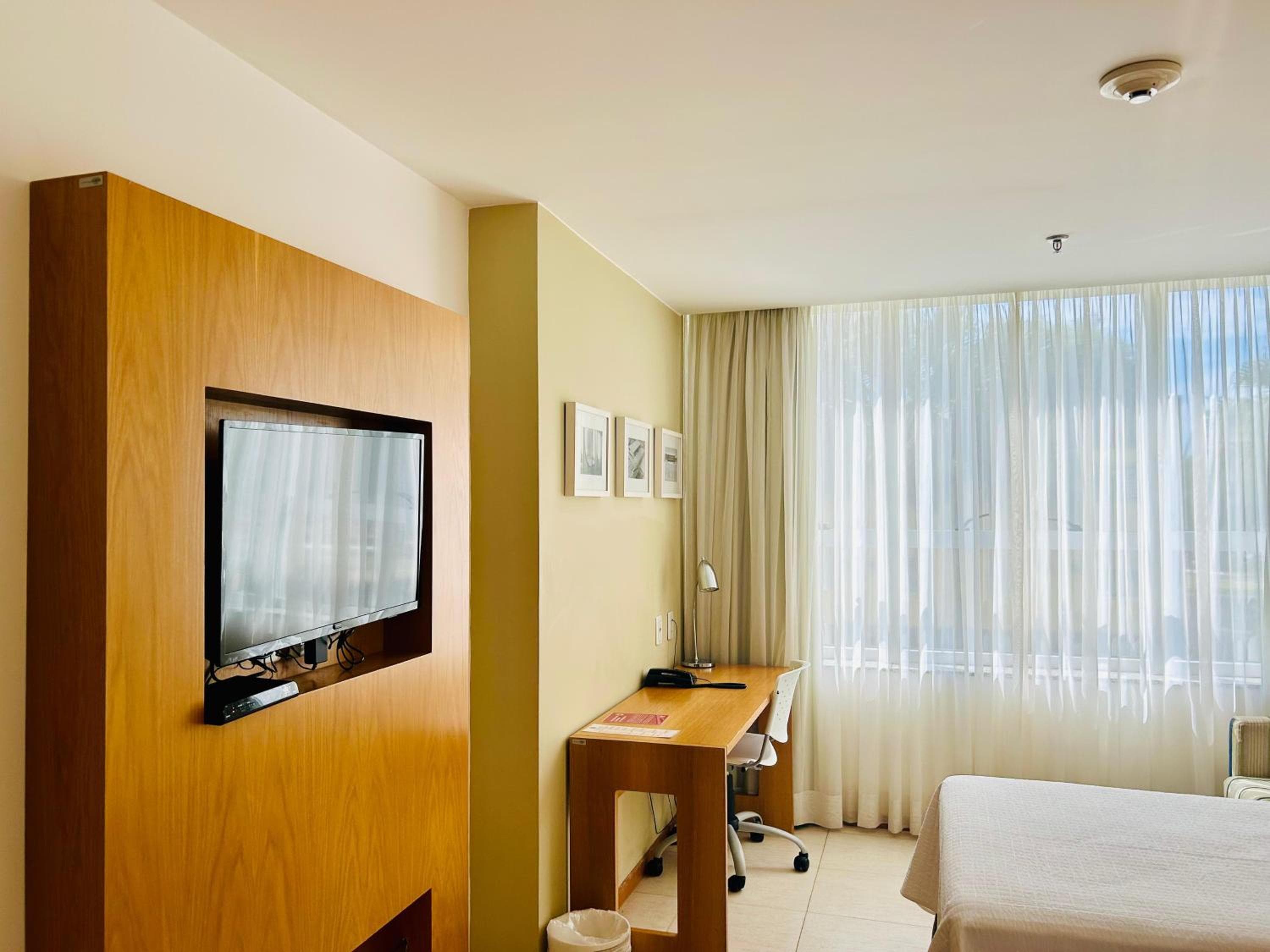 Naoum Hotel