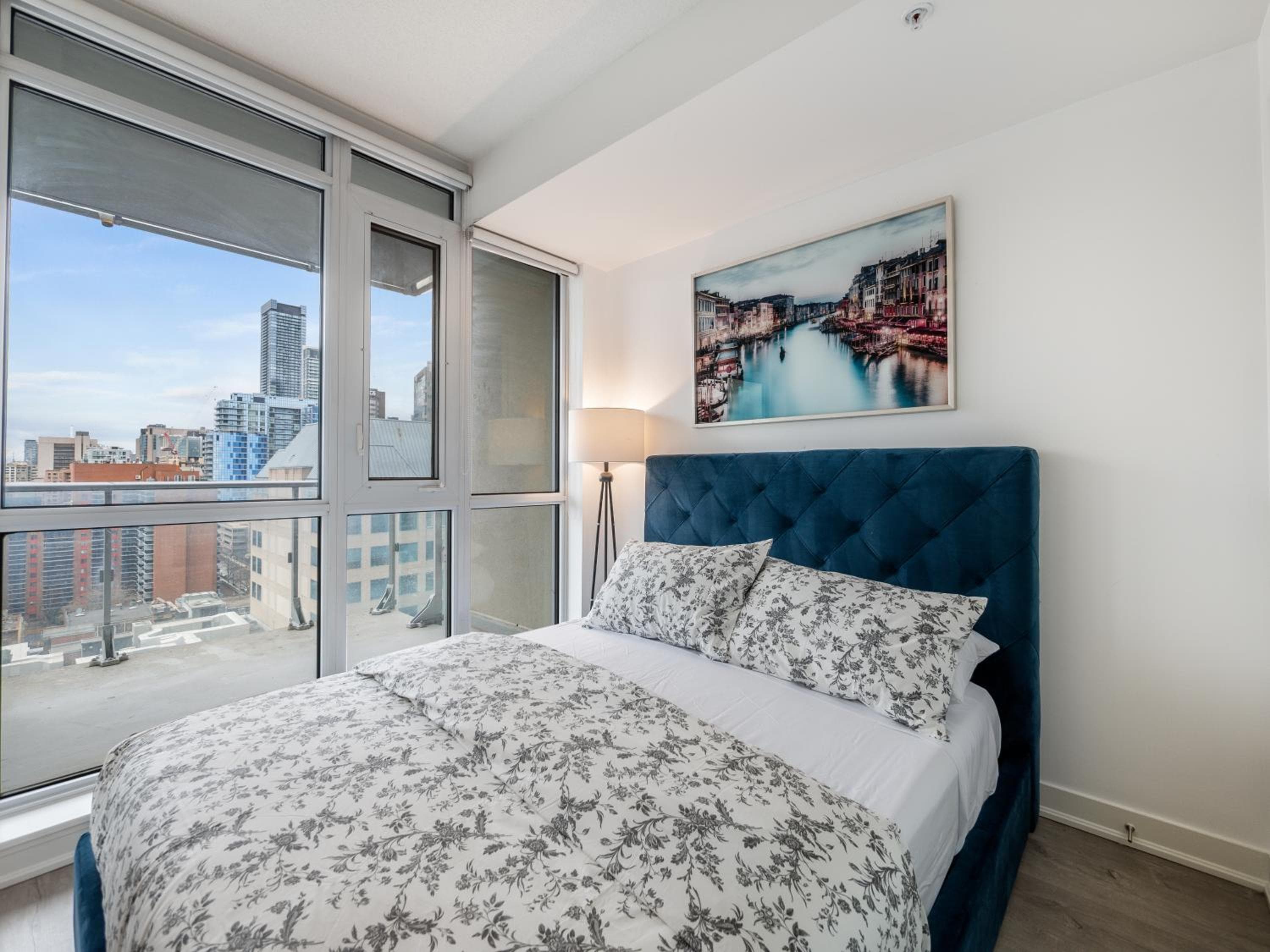 Boutique Vista Two Bedroom Suite - Toronto's Entertainment District