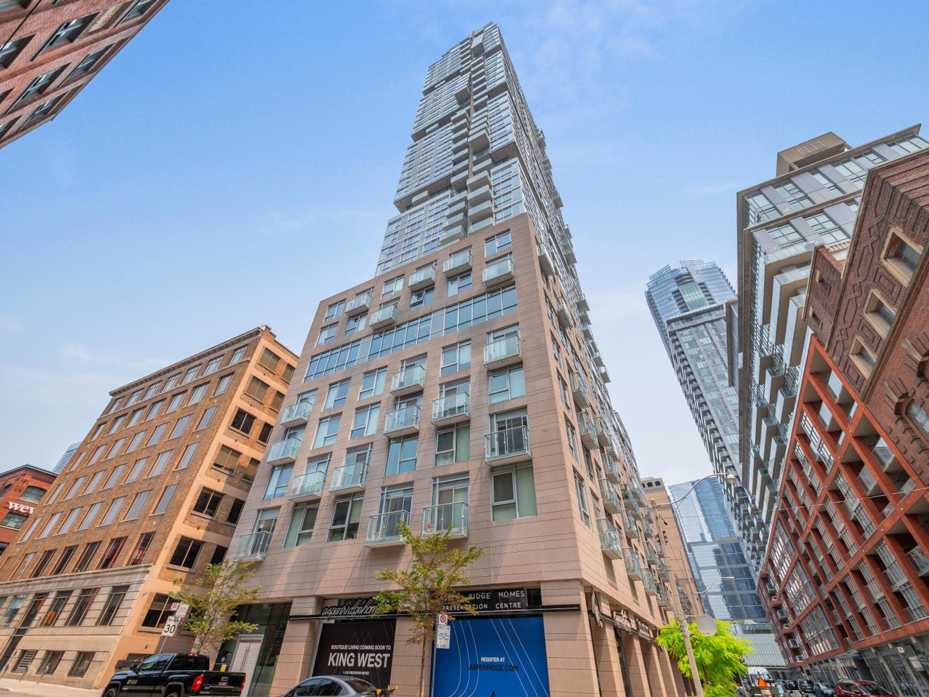 Boutique Vista Two Bedroom Suite - Toronto's Entertainment District