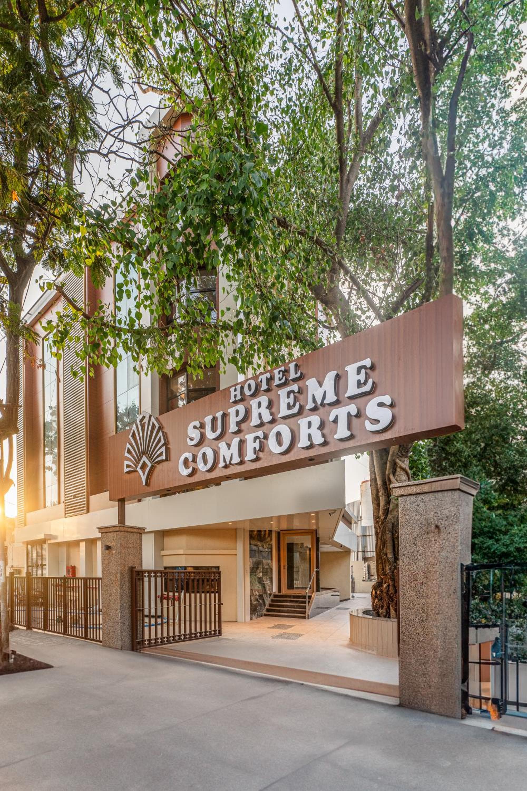 Hotel Supreme Comforts- Mumbai International Airport T2