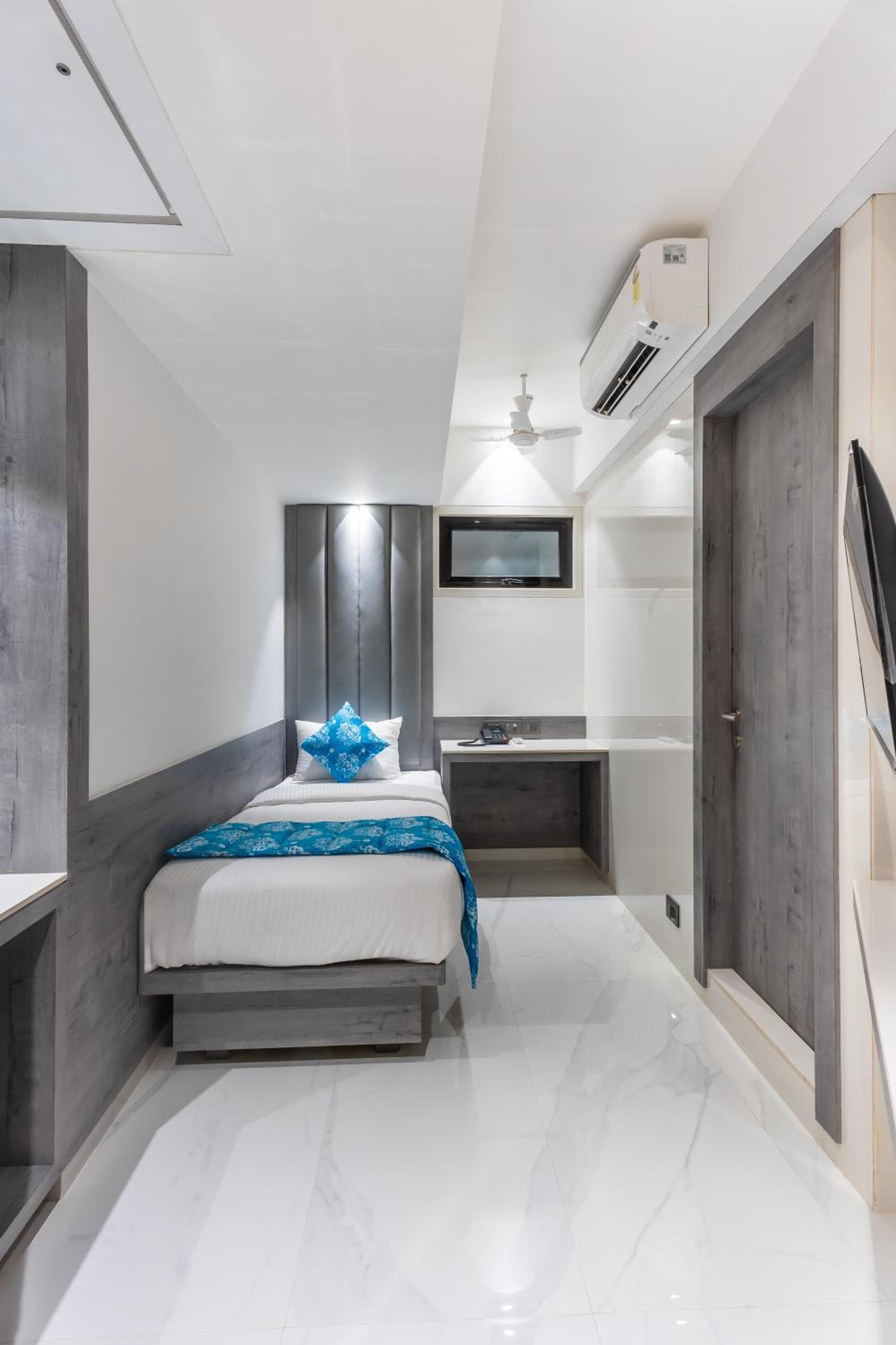 Hotel Supreme Comforts- Mumbai International Airport T2