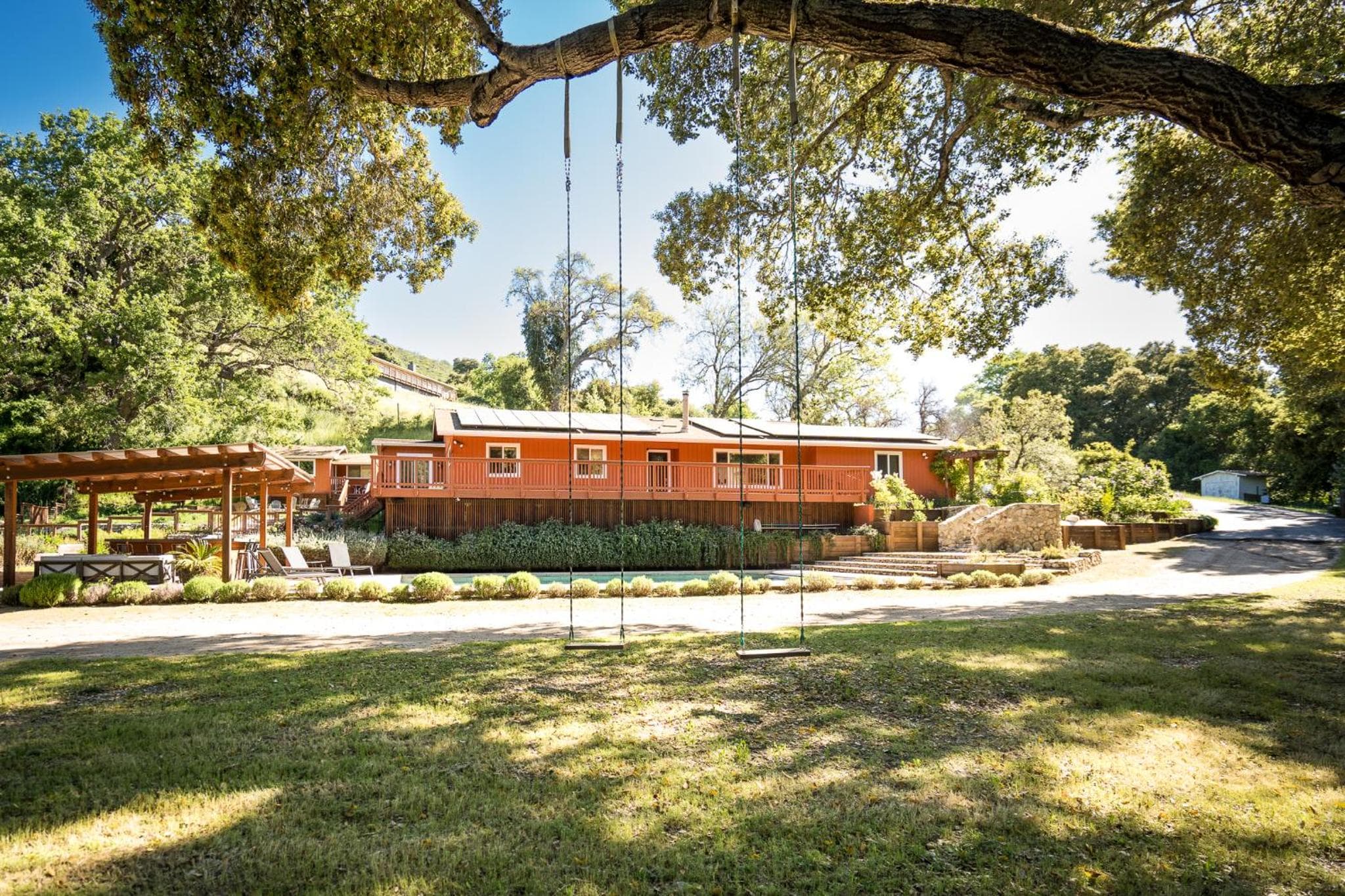 Serene Vineyard Chateau with Pool, Hot Tub, BBQ