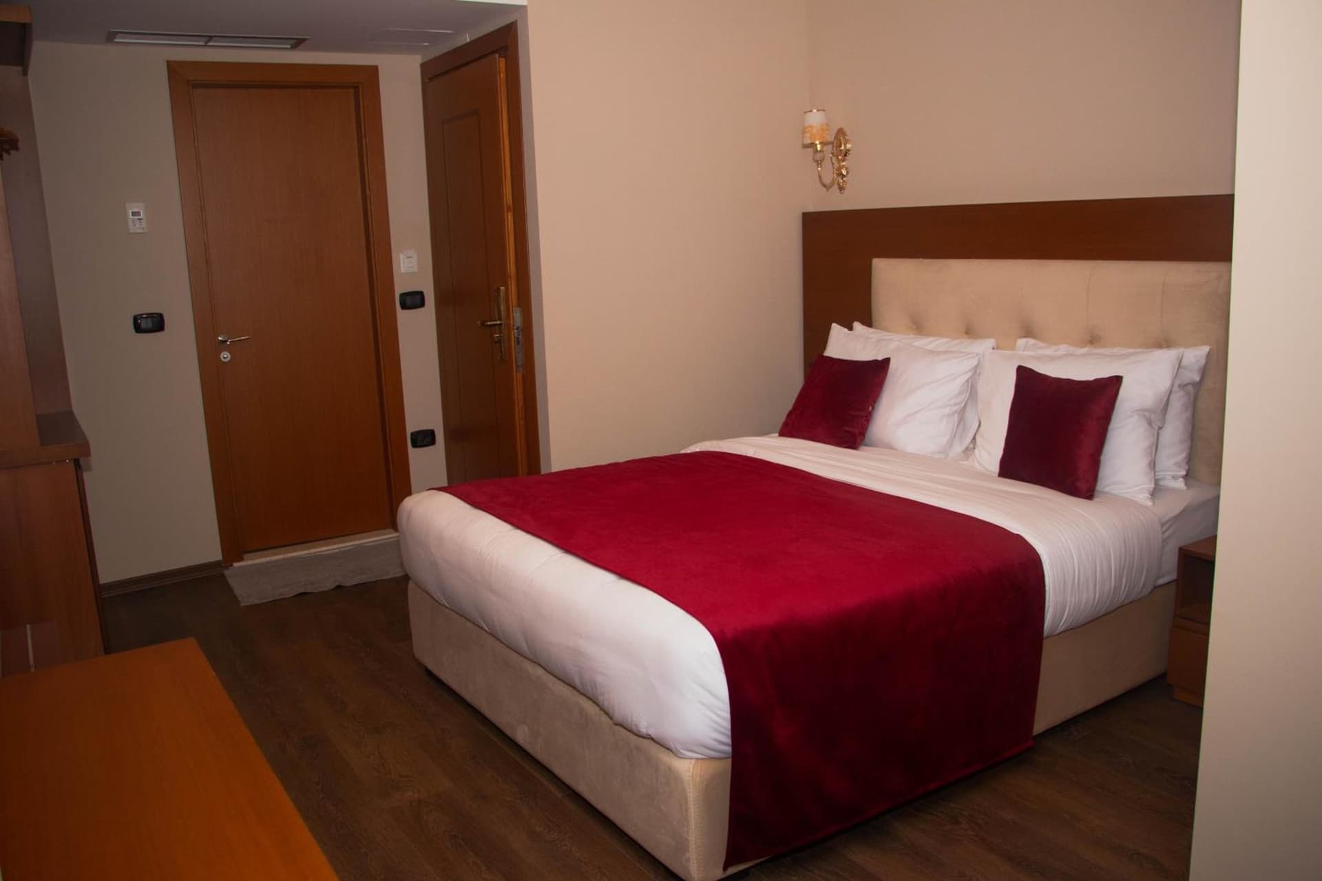Albanopolis Hotel