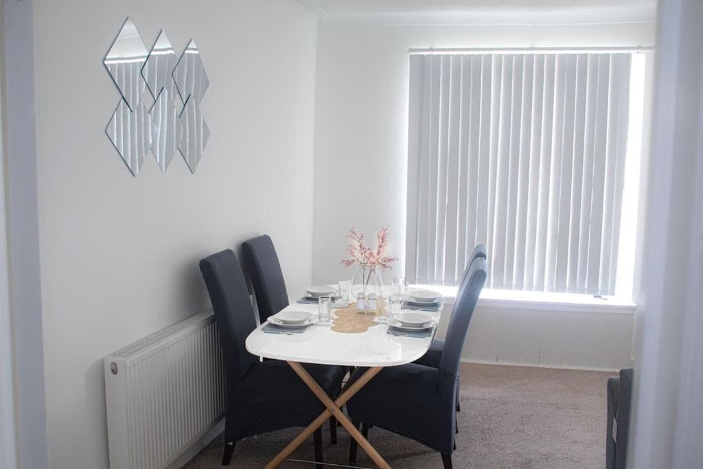 Private Parking, Urban Comfort & City Haven