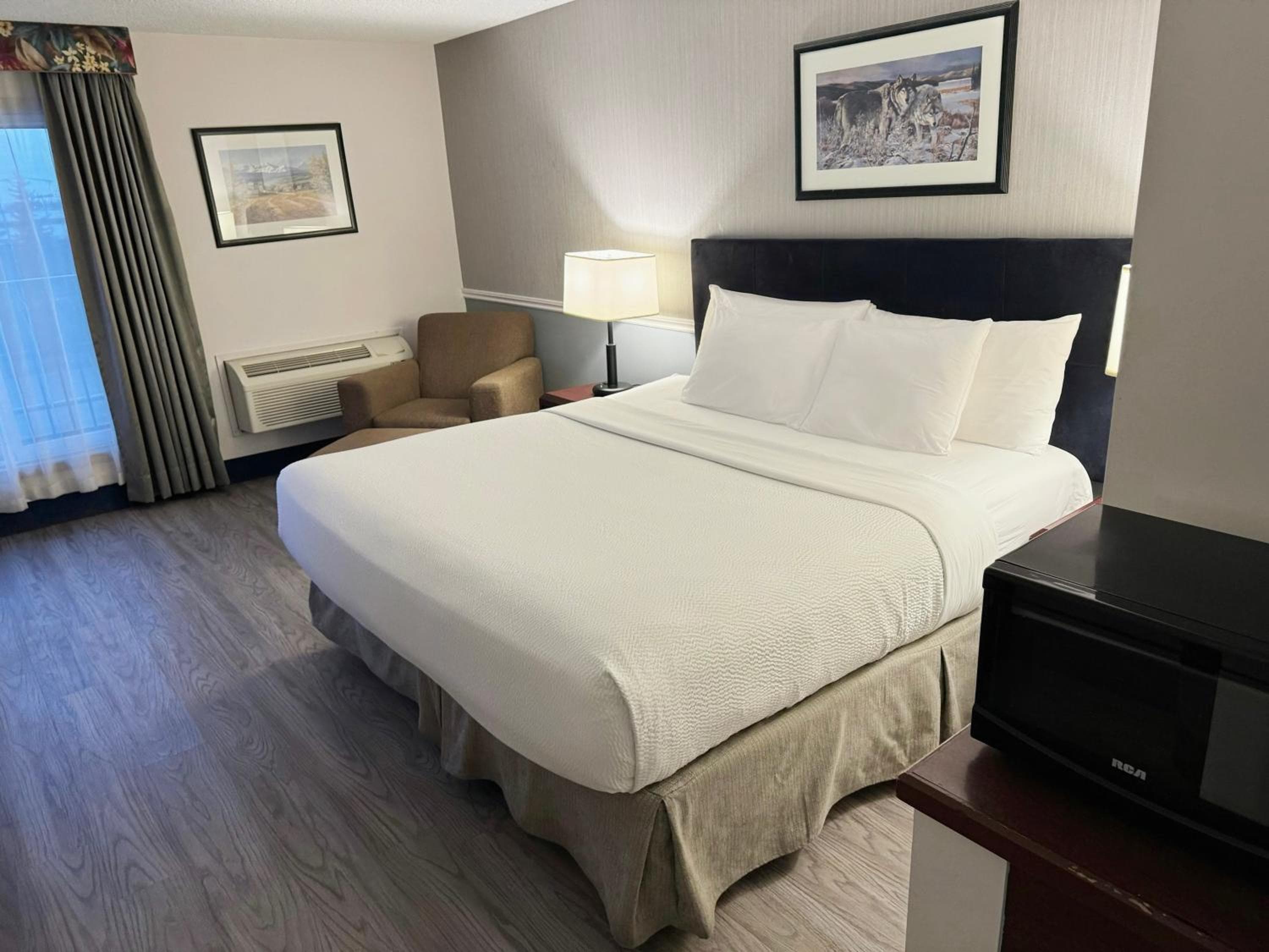Divya Sutra Plaza and Conference Centre Calgary Airport