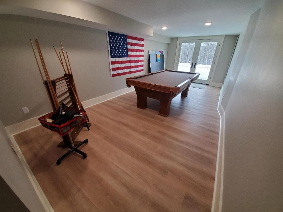 Cheerful 3-bedroom in Wayzata on private wooded lot