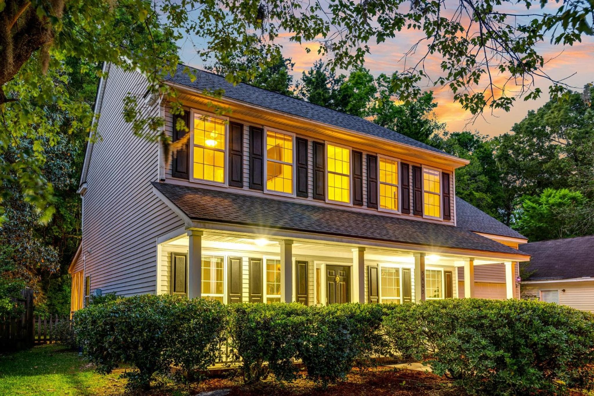 Country Haven - Hot Tub & Pool! Game Room, King Beds, Mins 2 dwtn