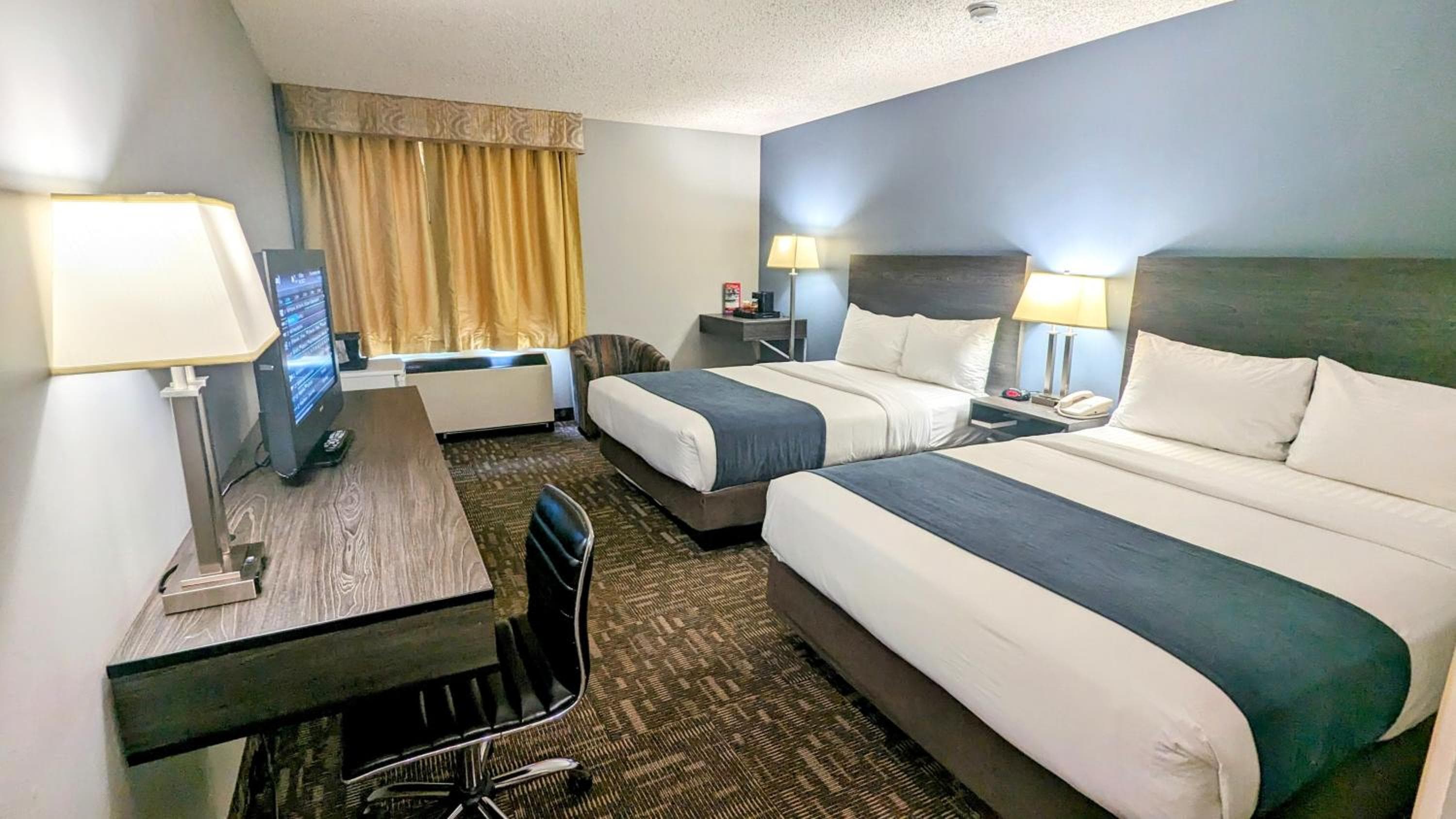 Crestwood Hotel