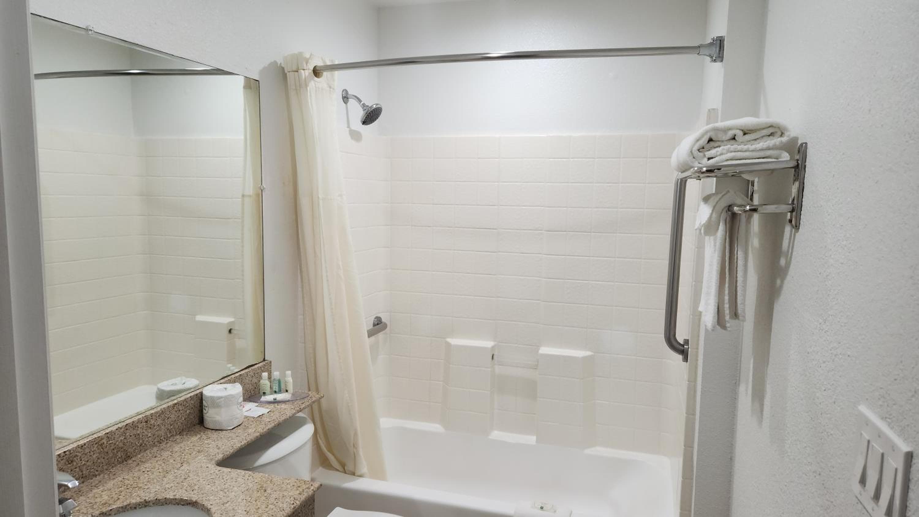 Econo Lodge Inn & Suites Santa Rosa South