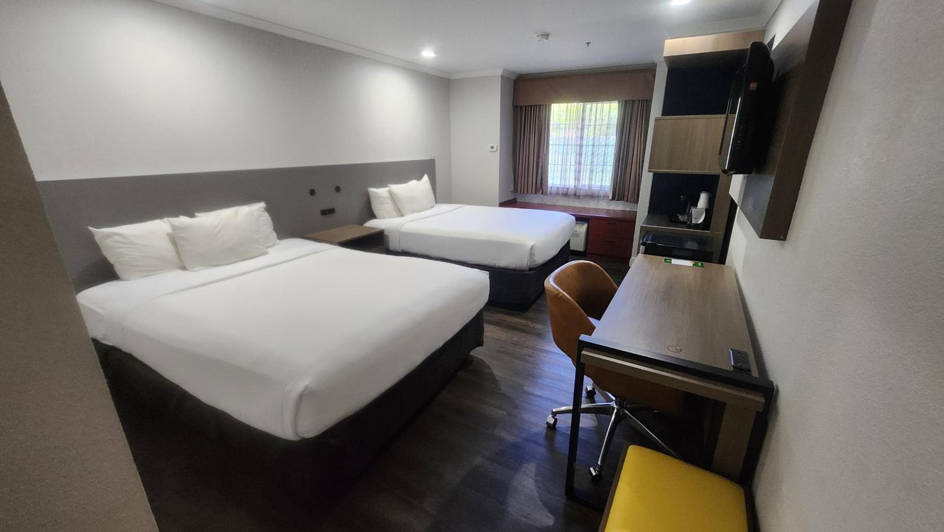 Econo Lodge Inn & Suites Santa Rosa South