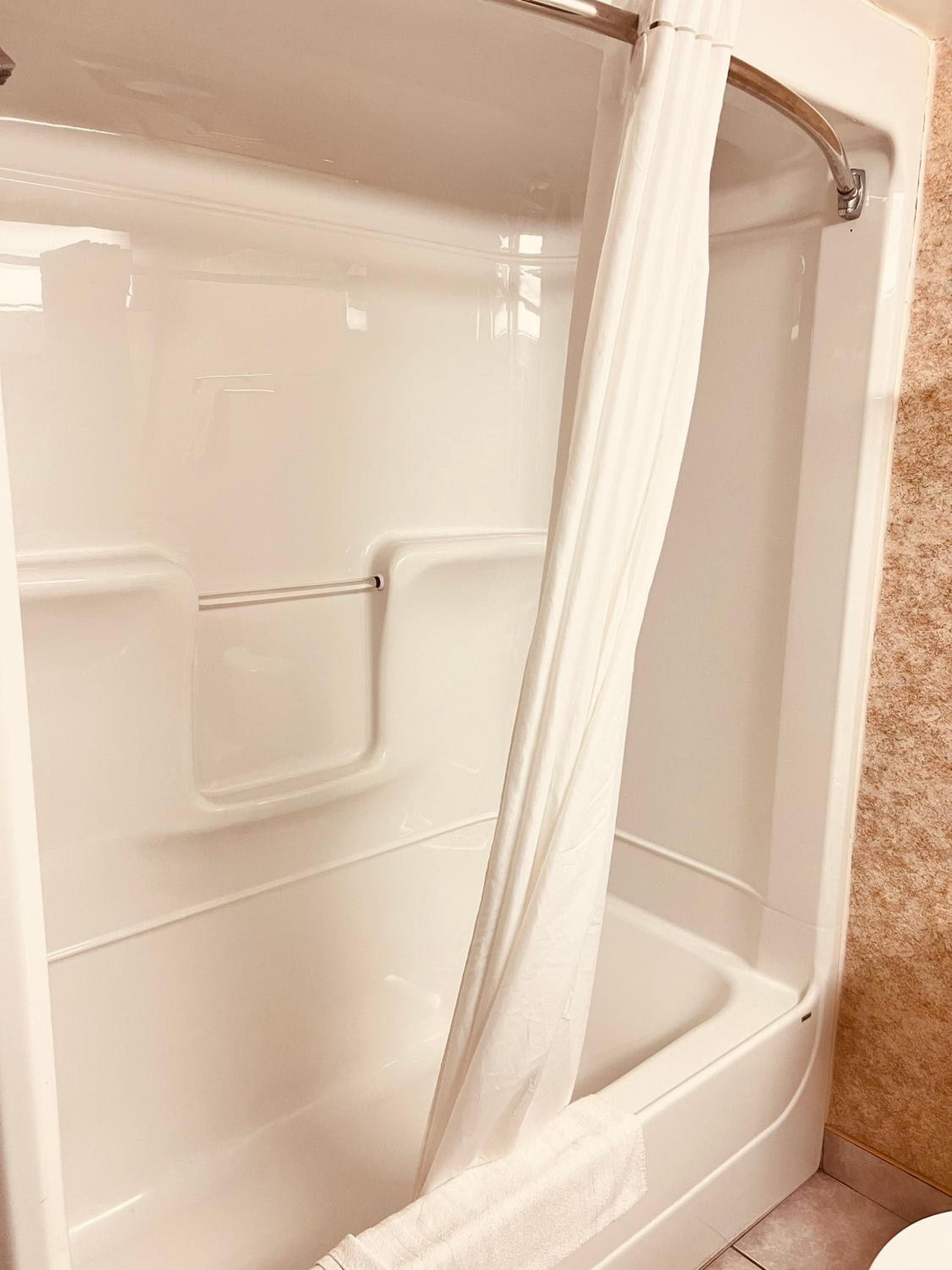 Lexington Inn & Suites-Windsor
