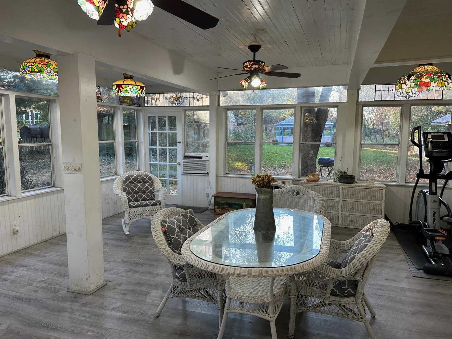 Inn on Fox Meadow - Spacious Victorian Inn