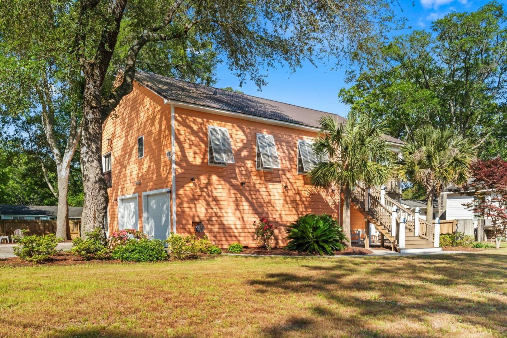 Stunning Beach Cottage! Hot Tub and Pet Friendly! Sleeps 6!