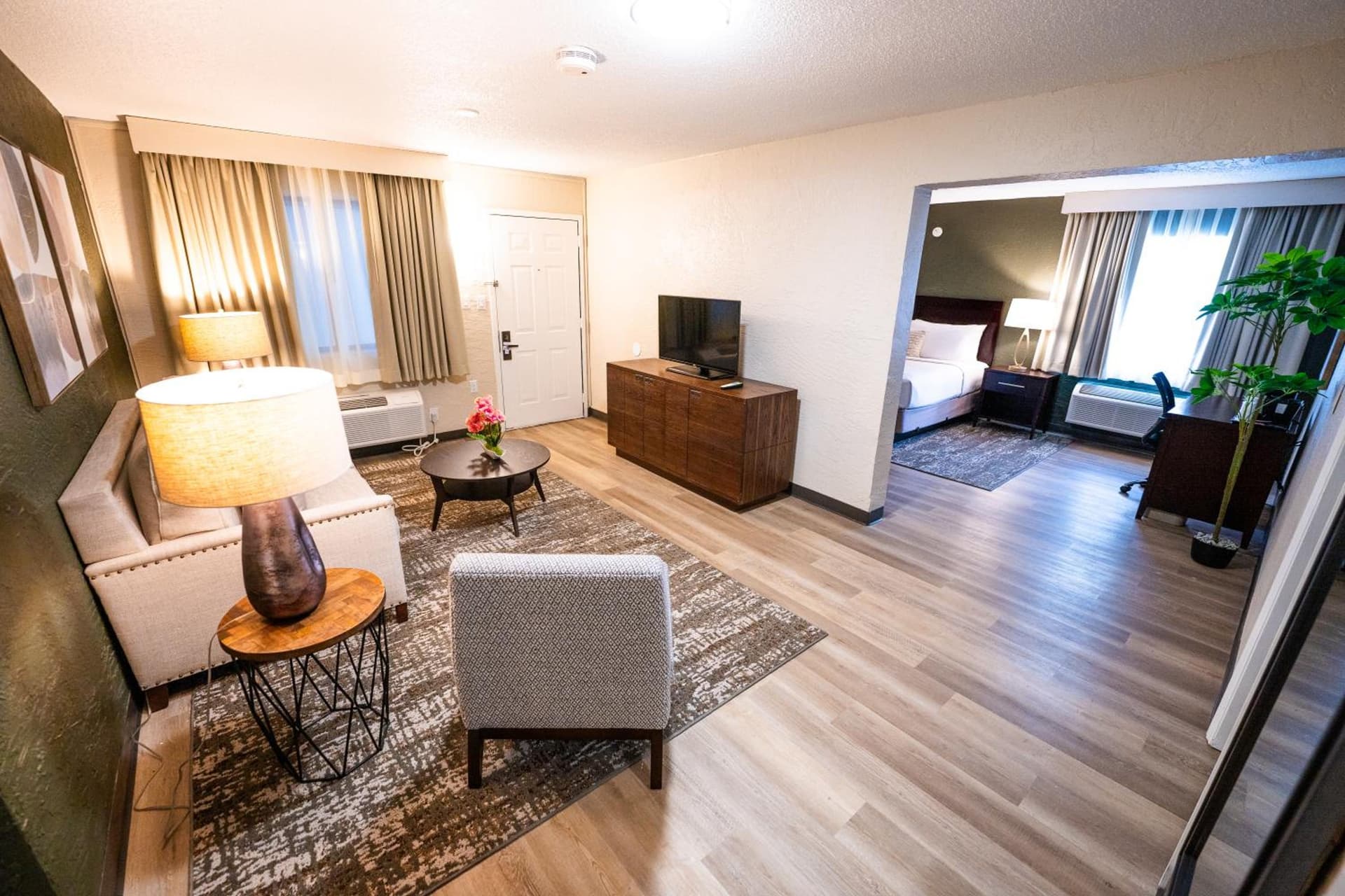 Mai Hana Hotel and Suites I Drive-Theme Parks