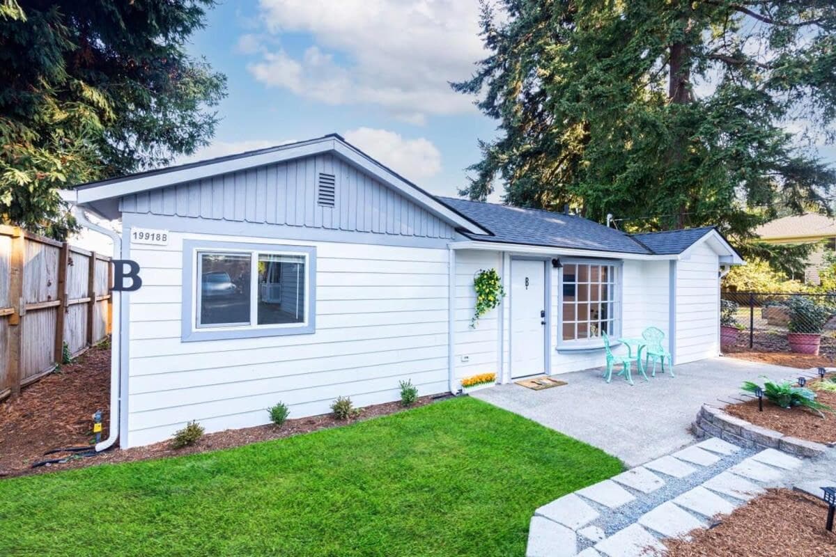 Secret & Cozy Renovated Cottage Near Costco I99