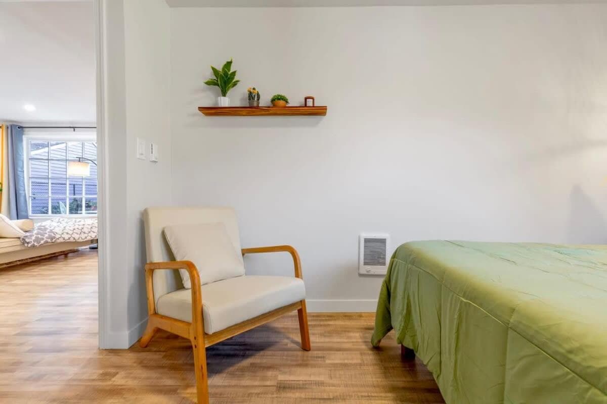 Secret & Cozy Renovated Cottage Near Costco I99