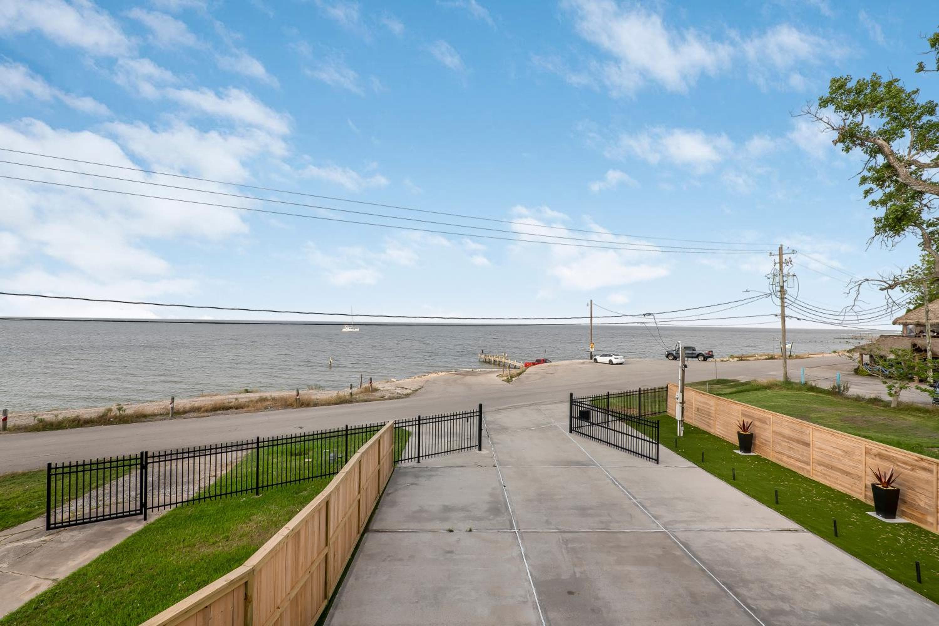 Waterfront Home with Views - Hot Tub & Movie Theatre