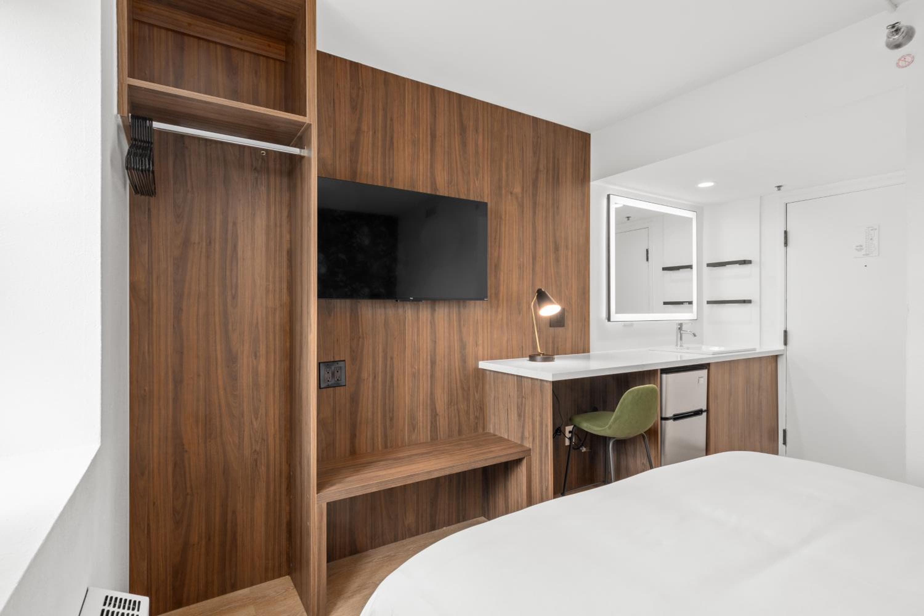 Uptown Inn - Limited Service Apart-Hotel