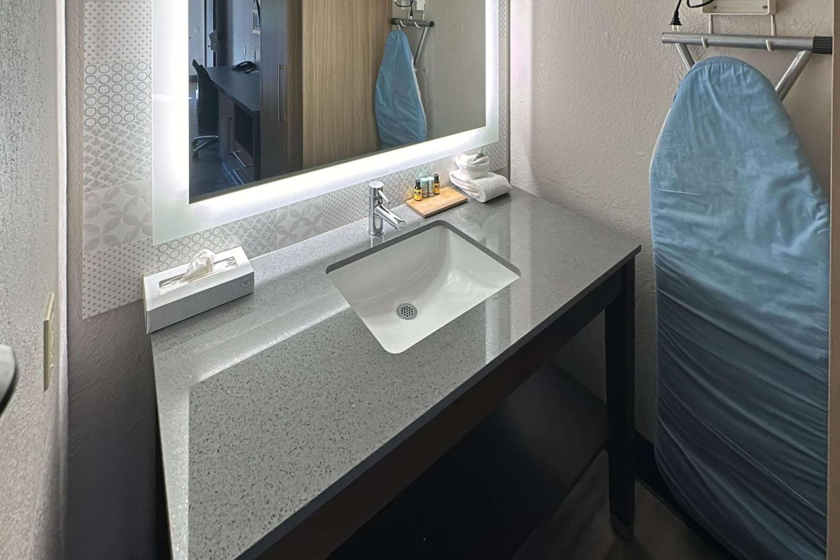 Country Inn & Suites by Radisson, Monterey Beachfront-Marina, CA