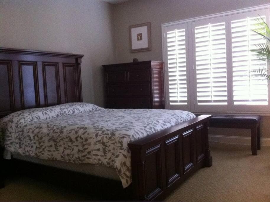 Laguna Condo w/ Pool/Jacuzzi and Attached Garage