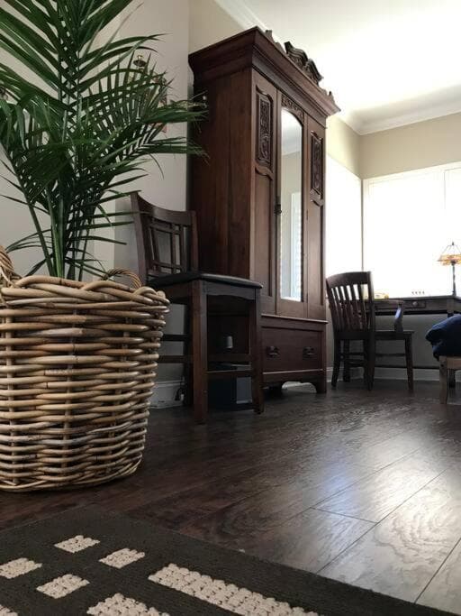 Laguna Condo w/ Pool/Jacuzzi and Attached Garage