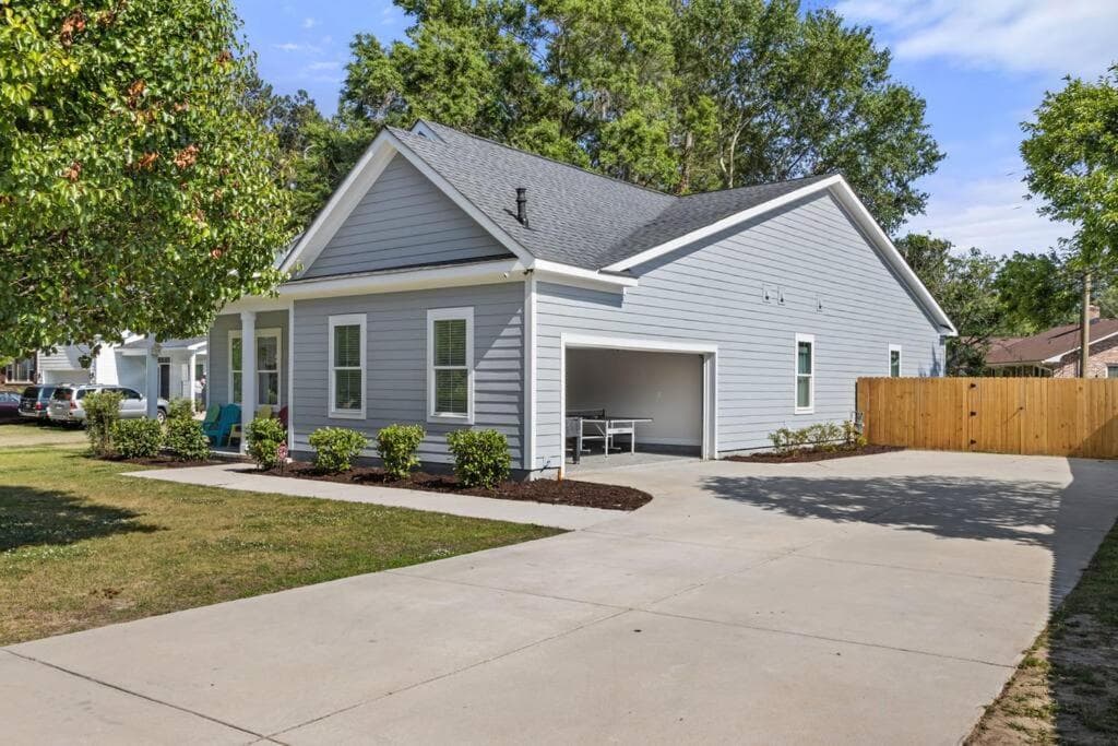 Charleston-themed House for 10