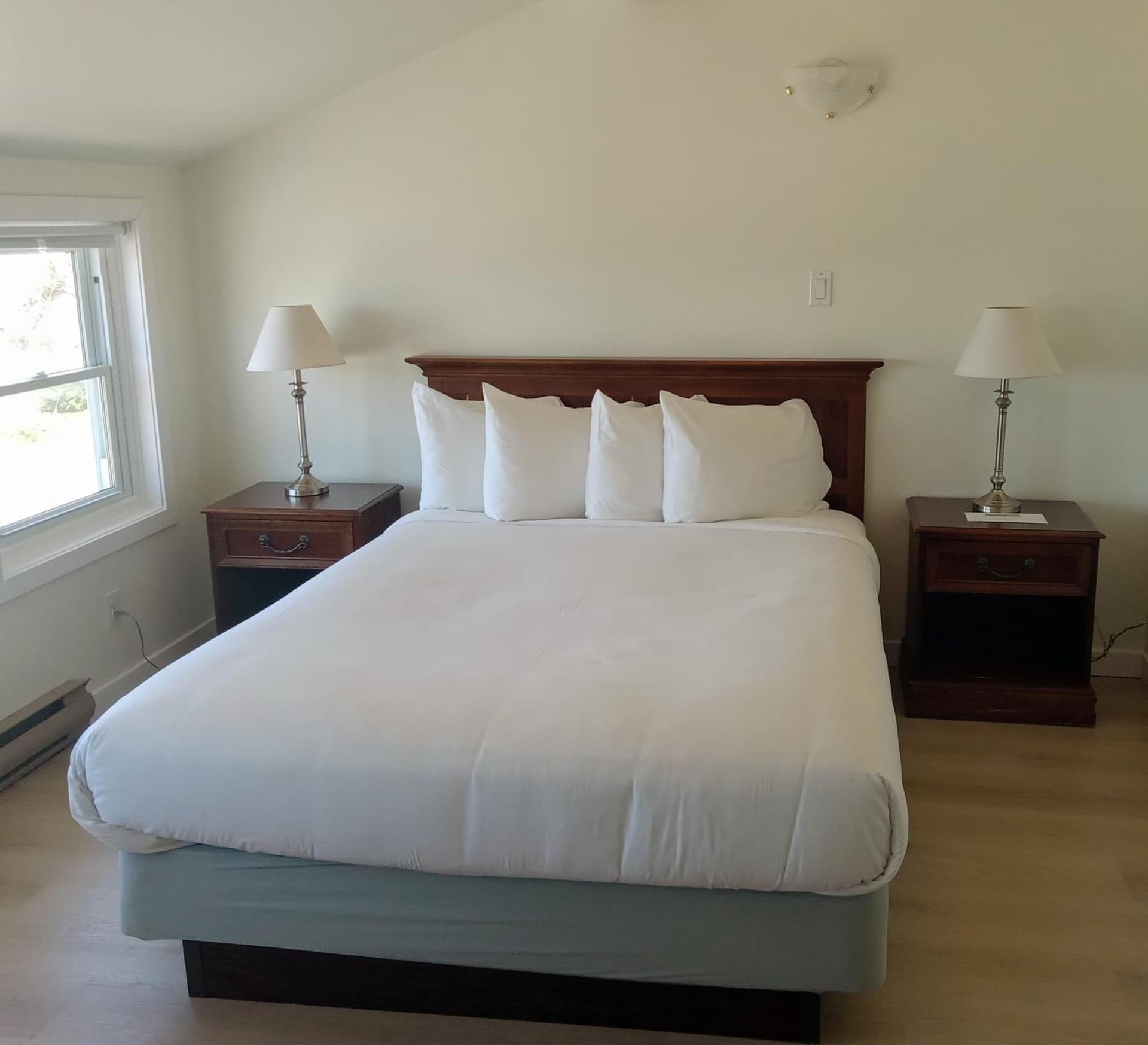 Hotel Wolfe Island