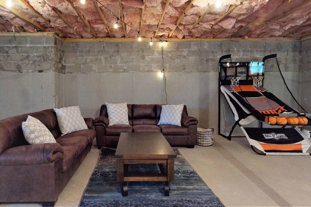 Gorgeous Conway Home A/C, Hot Tub & Full Game Room