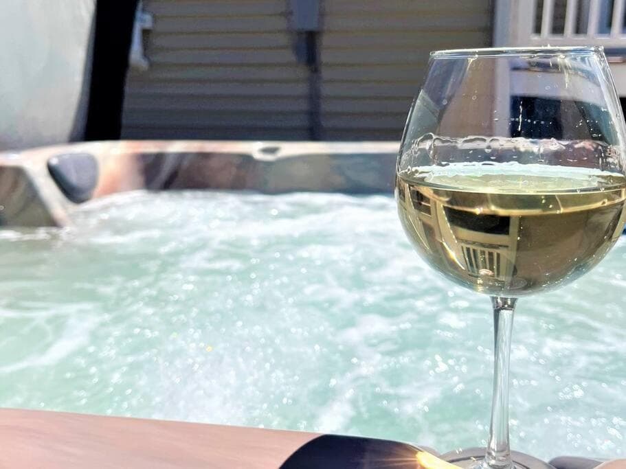 Gorgeous Conway Home A/C, Hot Tub & Full Game Room