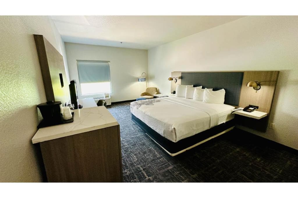 La Quinta by Wyndham Ft. Worth - Forest Hill, TX