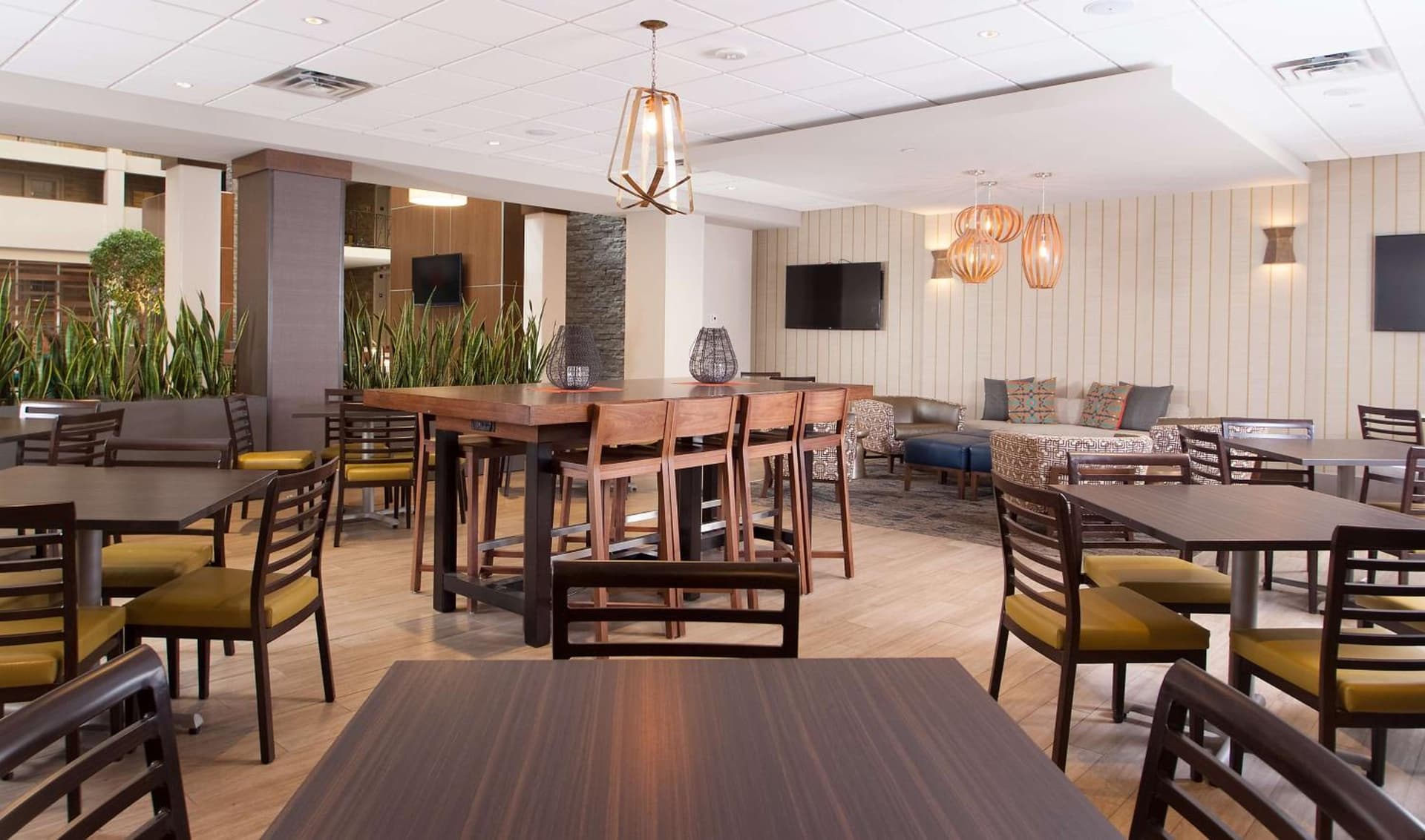 Embassy Suites by Hilton Minneapolis Bloomington Edina