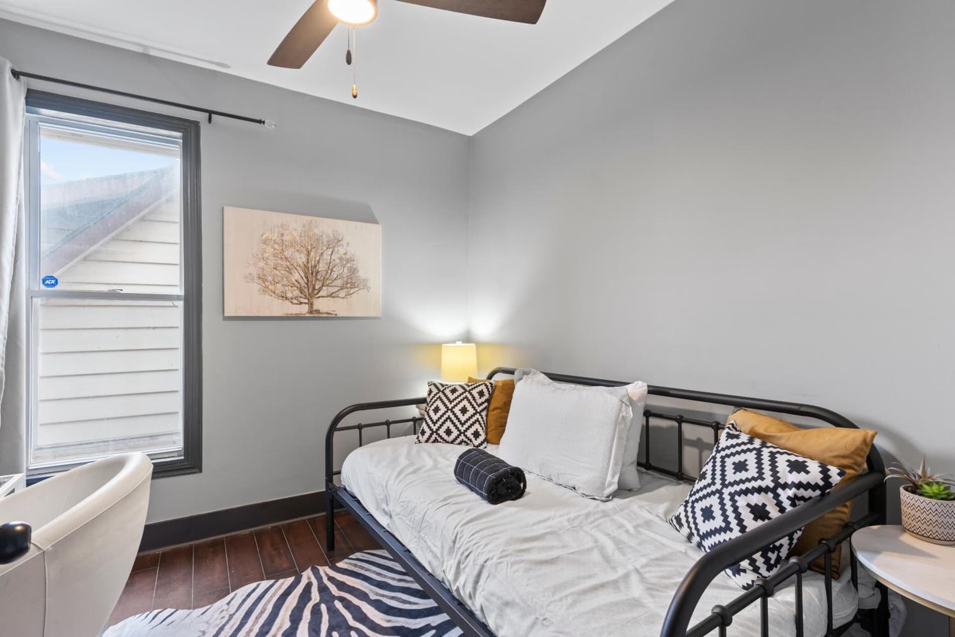 7BR house 19 ppl DT Windsor WD Free Parking
