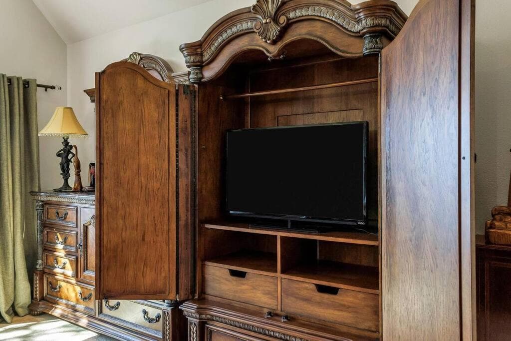 Victorian & Modern Gem+ Steps from Beach+ Mtn View