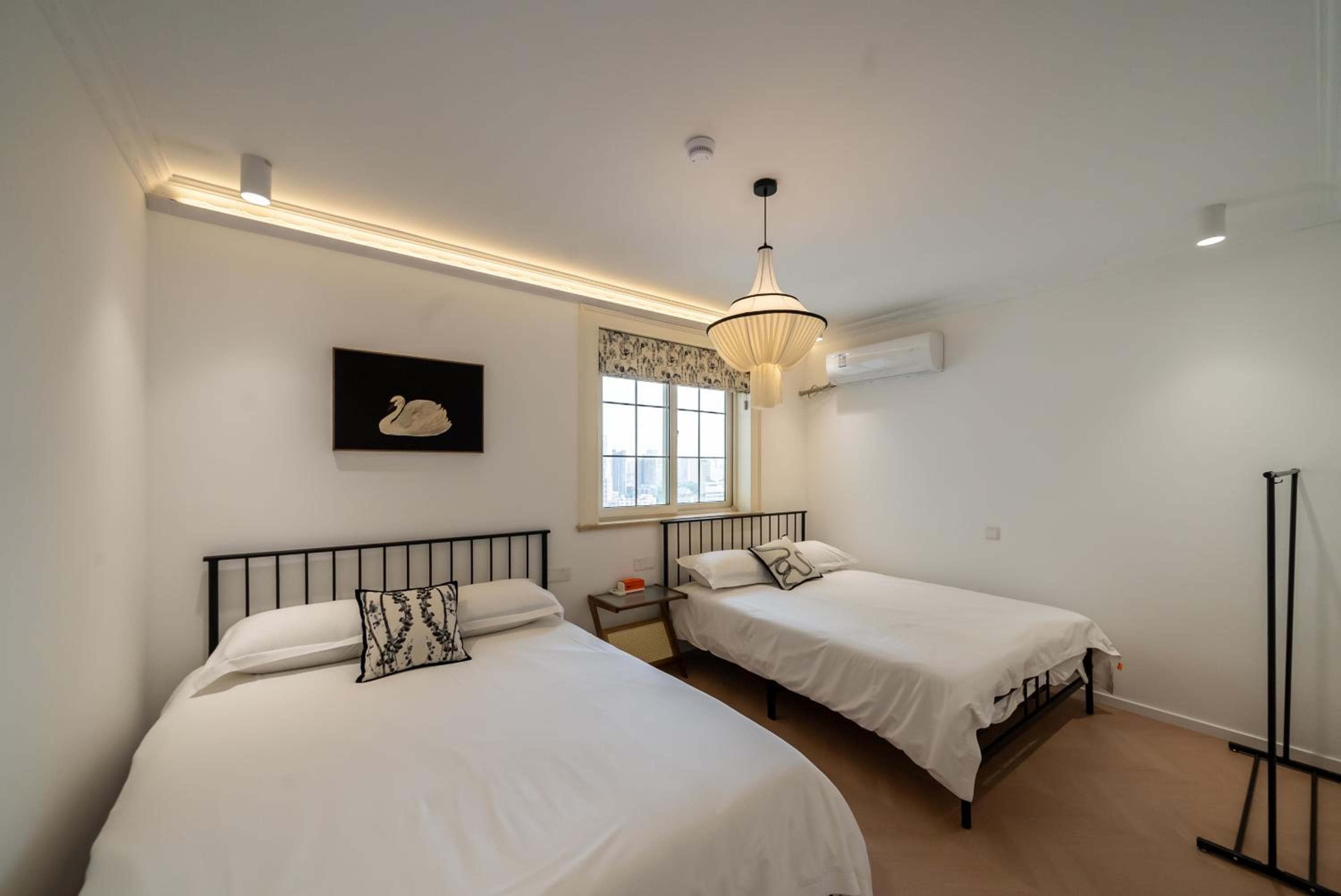 Yi Du Home with City & Tower Views-Walk to People's Sq & Xintiandi, Cards OK