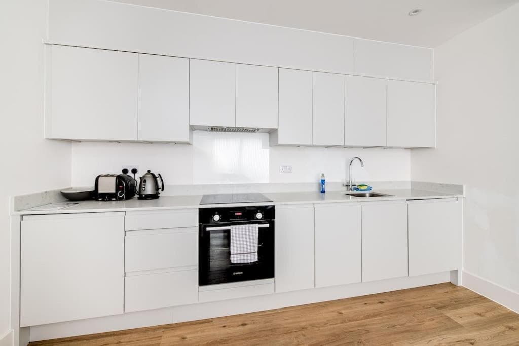 Central Bournemouth Apartment, Balcony, Free Parking