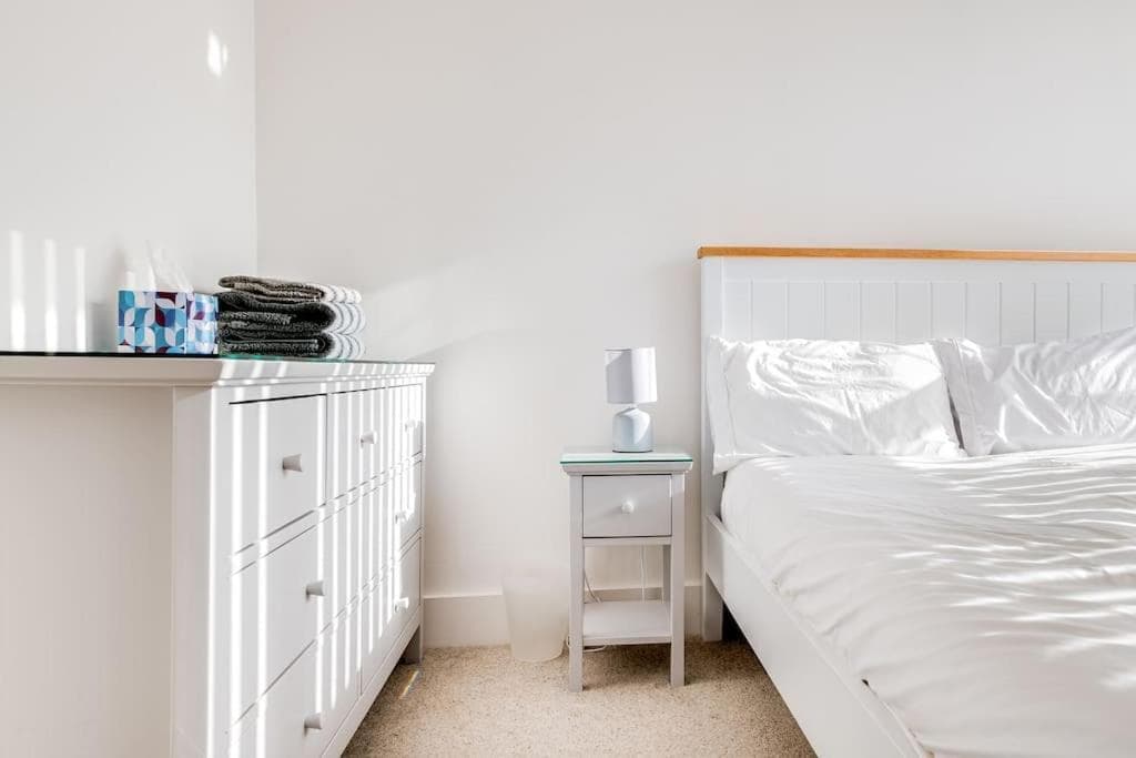 Central Bournemouth Apartment, Balcony, Free Parking