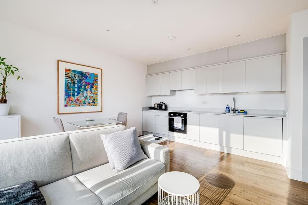 Central Bournemouth Apartment, Balcony, Free Parking