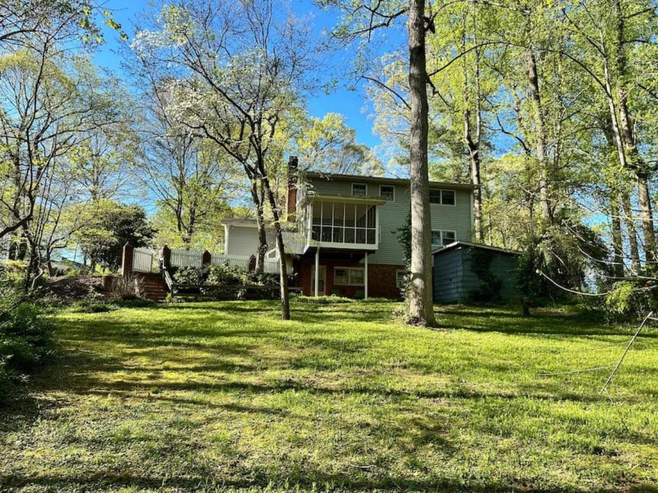 Private 1BR Mins to Downtown, Serene Backyard