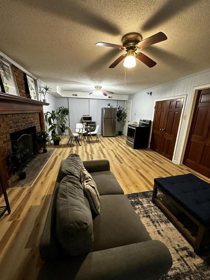 Private 1BR Mins to Downtown, Serene Backyard