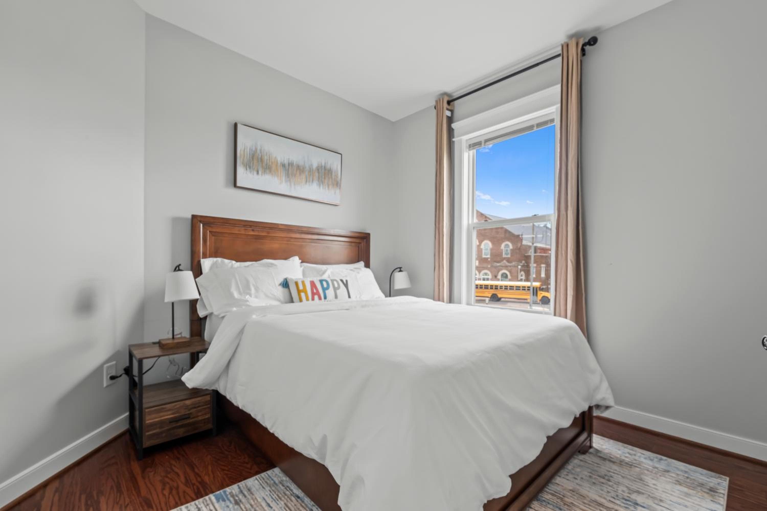 Richmond Gem, Free Parking, Quiet, Fenced,Walkable
