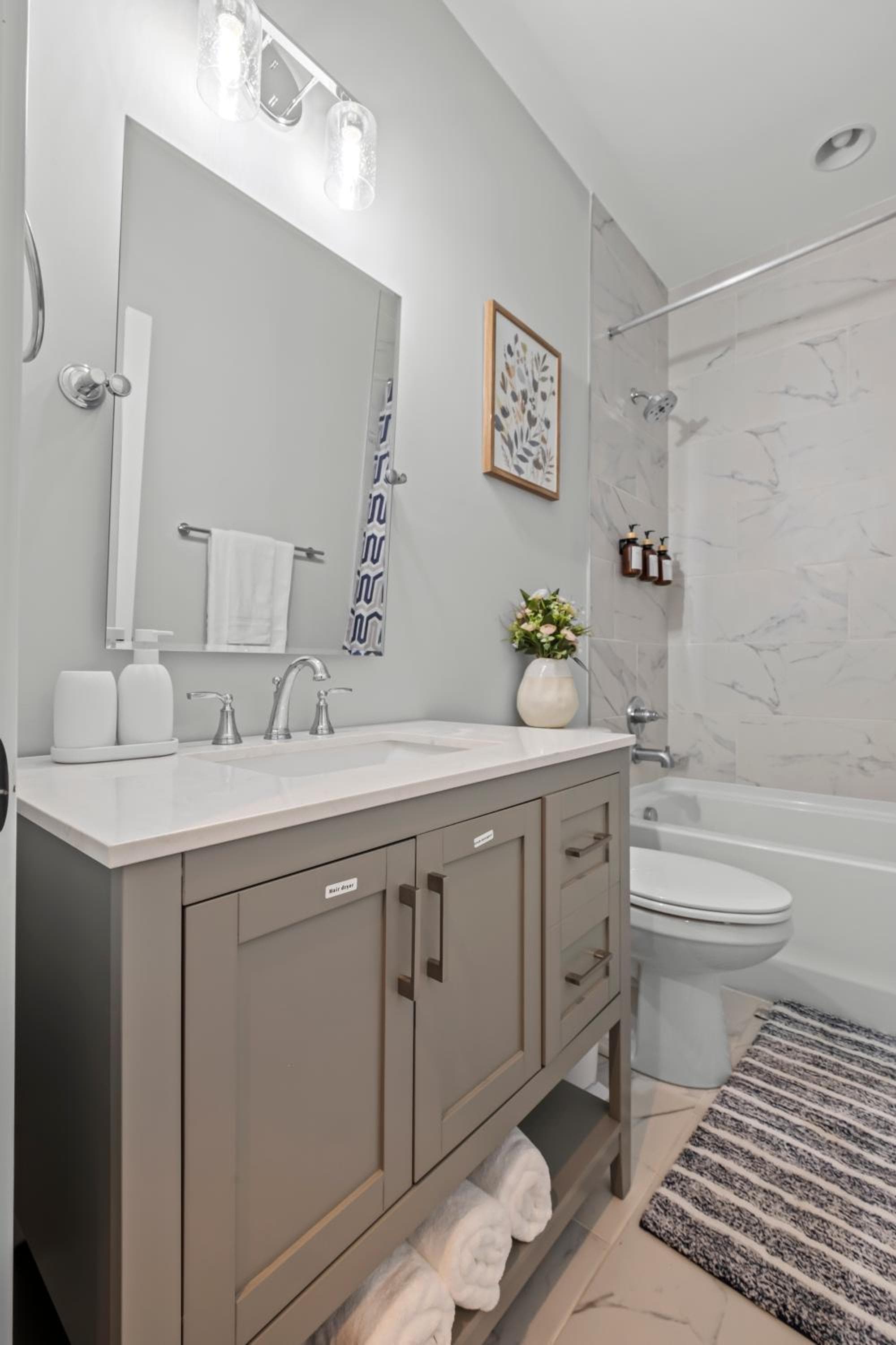 Richmond Gem, Free Parking, Quiet, Fenced,Walkable