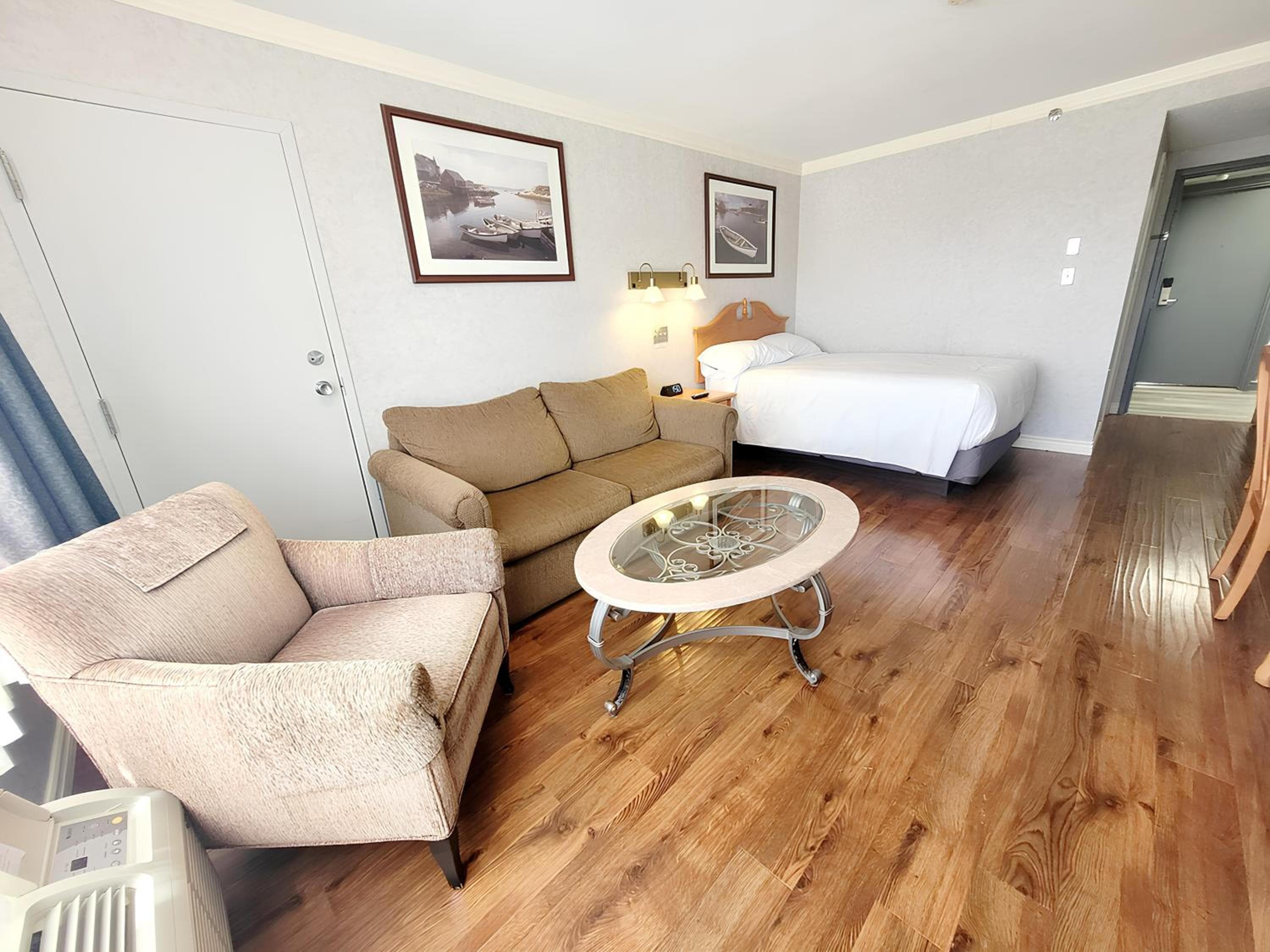 Claymore Inn and Suites