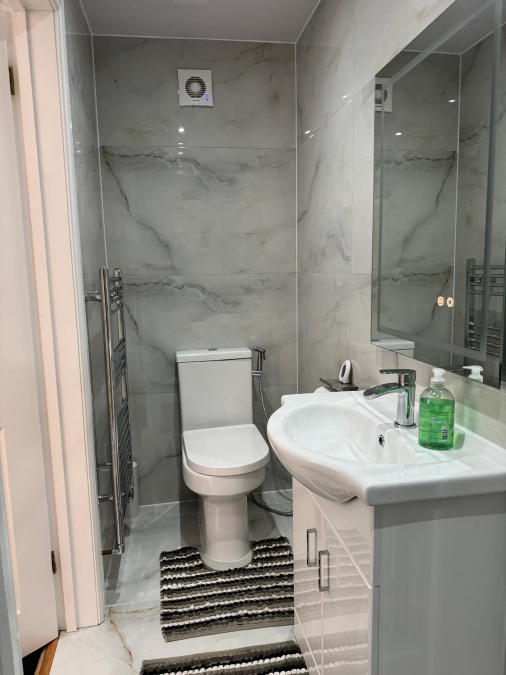 Room with en-suite facilities