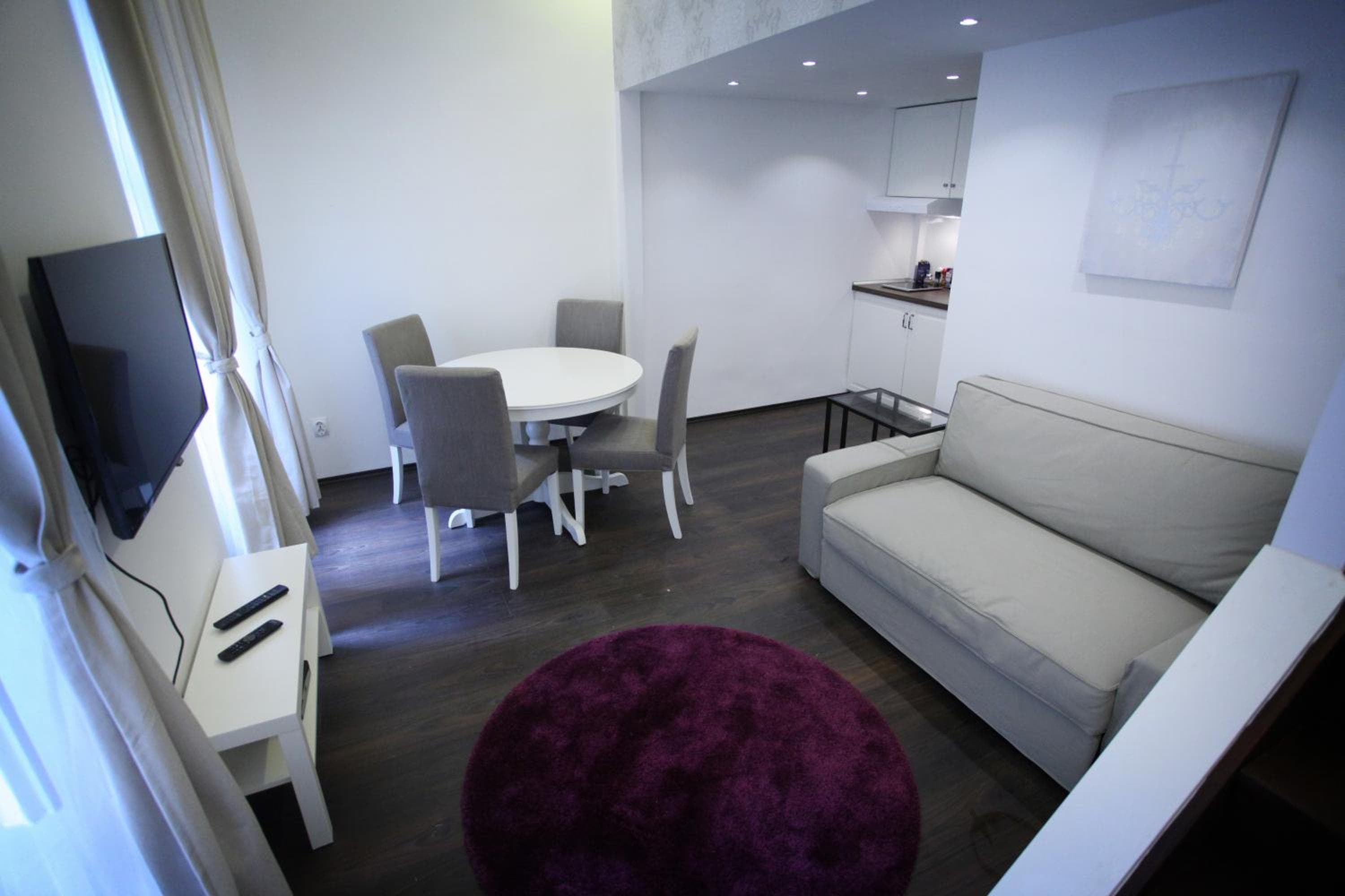 Chain Bridge Apartment