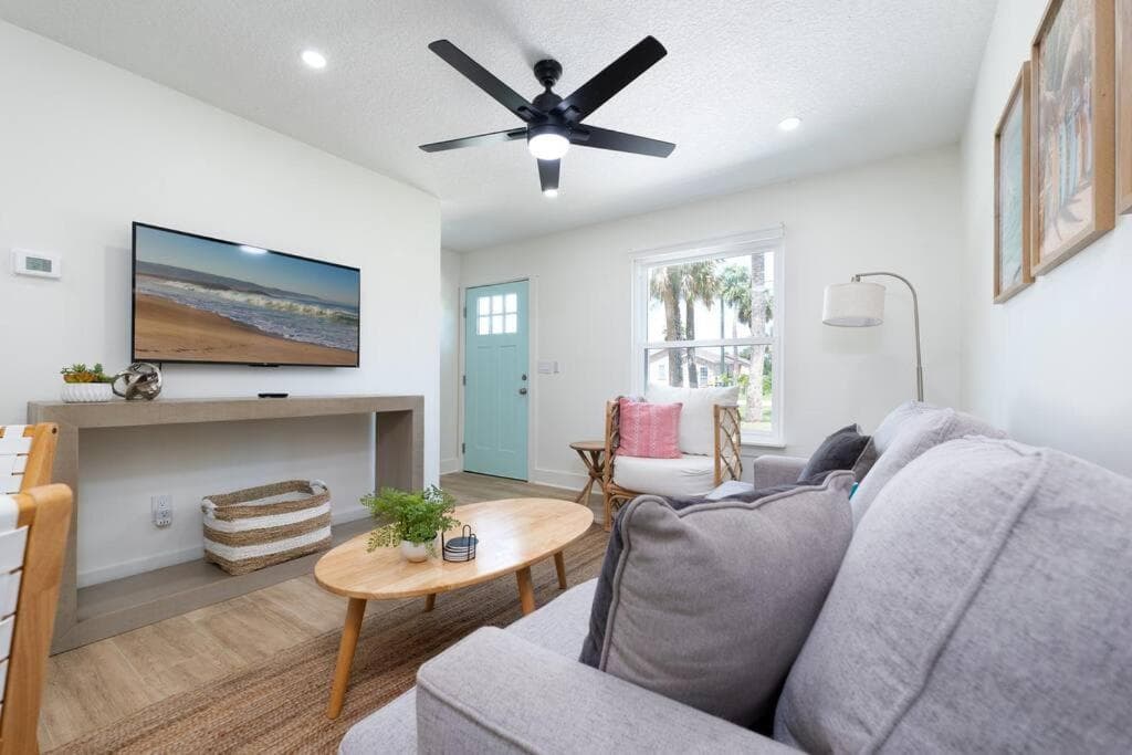 Be a Nomad - Newly renovated - 4 blocks to beach